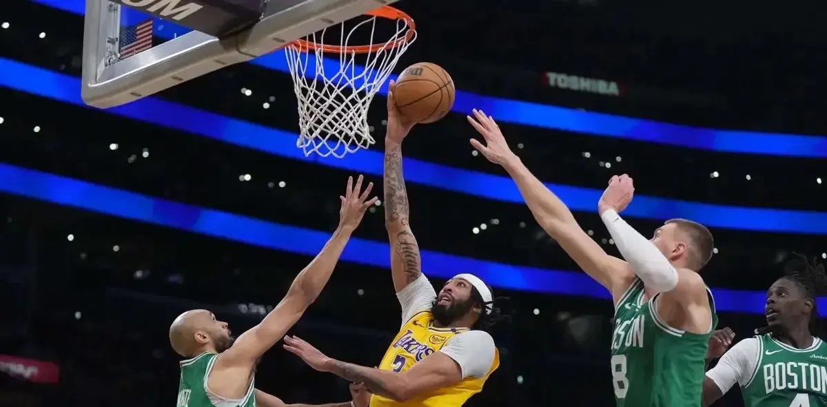 浓眉哥三巨头联手，塔图姆得分突破，绝杀战胜冲击季后赛！