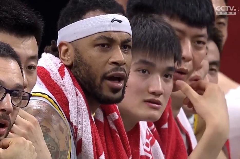 达拉斯独行侠半决赛小胜洛杉矶快船，孙铭徽砍下35记关键球，全场沸腾(快船与独行侠比赛回放)